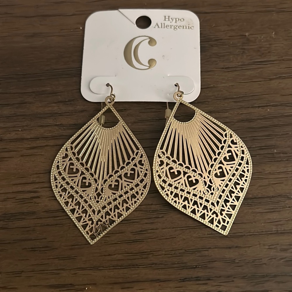 NWT Gold hanging earrings